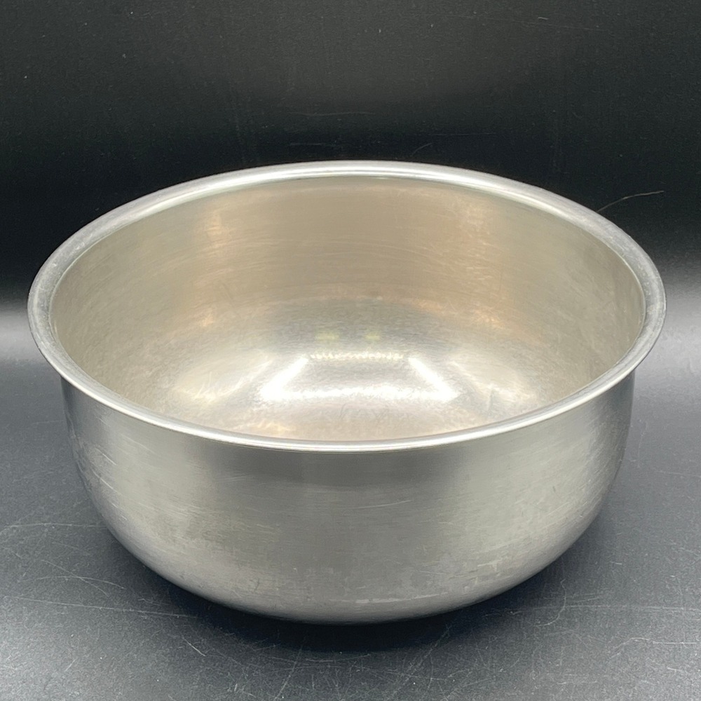Vtg Stainless Steel Mixing Bowl 8.75" Diameter Rolled Rim Silver Kitchen